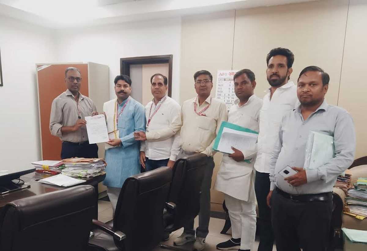 प्राधिकरण में किसानों शोषण के विरुद्ध करप्शन फ्री इंडिया ने सौंपा ज्ञापन